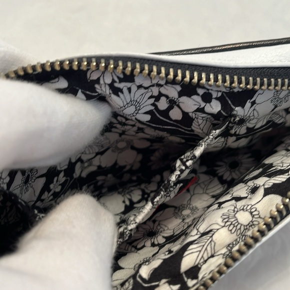 Isabella Fiore Flowers Cosmetic Case - Picture 14 of 15